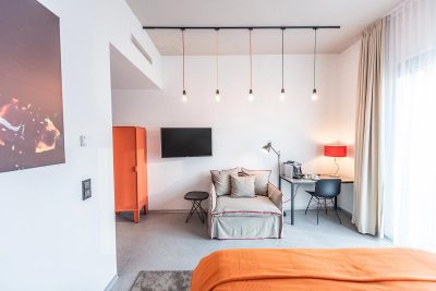 Bed+Breakfast Bärnbach: Comfort-Doppelzimmer, 24 m² inkl. Badezimmer, Mini-Bar und Relaxsofa